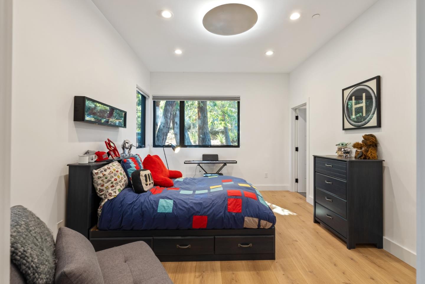 1880 Carmelita Dr, San Carlos, CA 94070 6 Beds 4/2 Baths (Canceled