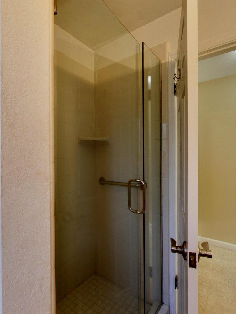 Detail Gallery Image 11 of 14 For 571 Ambrose Dr, Salinas,  CA 93901 - 4 Beds | 2 Baths