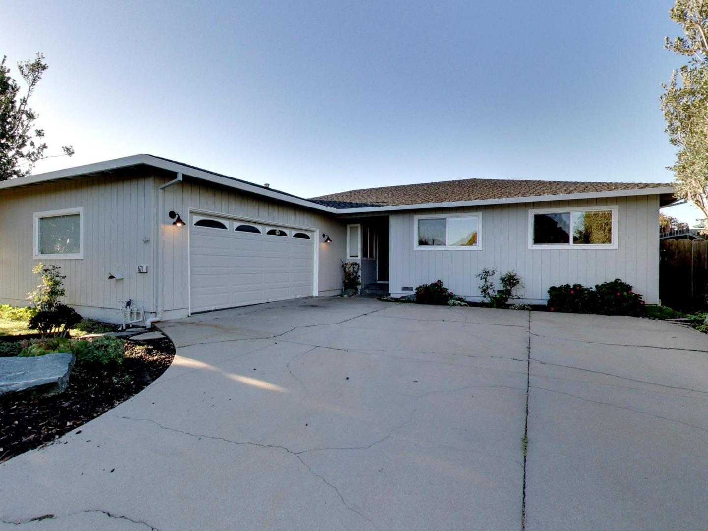Detail Gallery Image 2 of 14 For 571 Ambrose Dr, Salinas,  CA 93901 - 4 Beds | 2 Baths