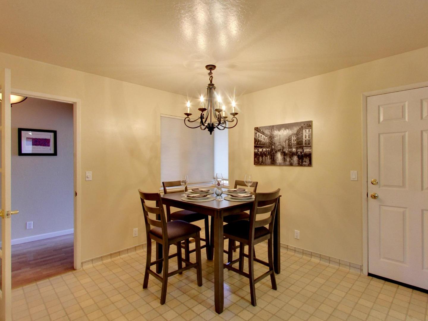 Detail Gallery Image 3 of 14 For 571 Ambrose Dr, Salinas,  CA 93901 - 4 Beds | 2 Baths