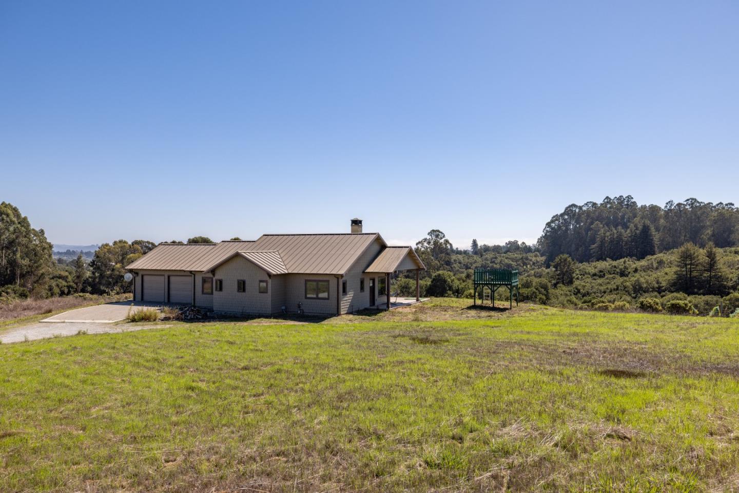 Detail Gallery Image 2 of 30 For 1151 Spring Hills Dr, Watsonville,  CA 95076 - – Beds | – Baths