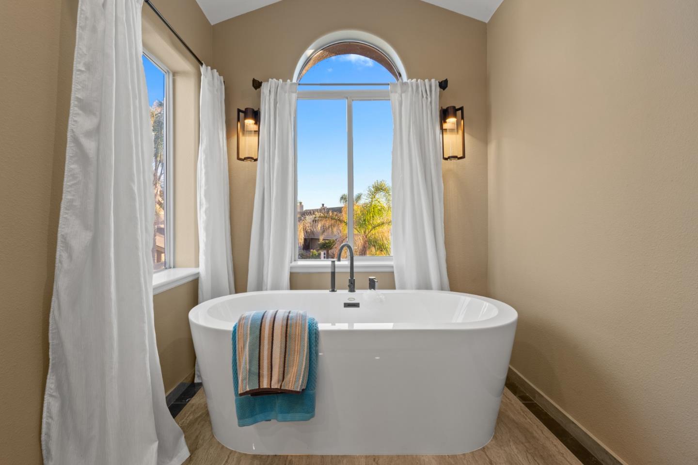 Detail Gallery Image 29 of 67 For 4491 Driftwood Ct, Discovery Bay,  CA 94505 - 5 Beds | 4/1 Baths