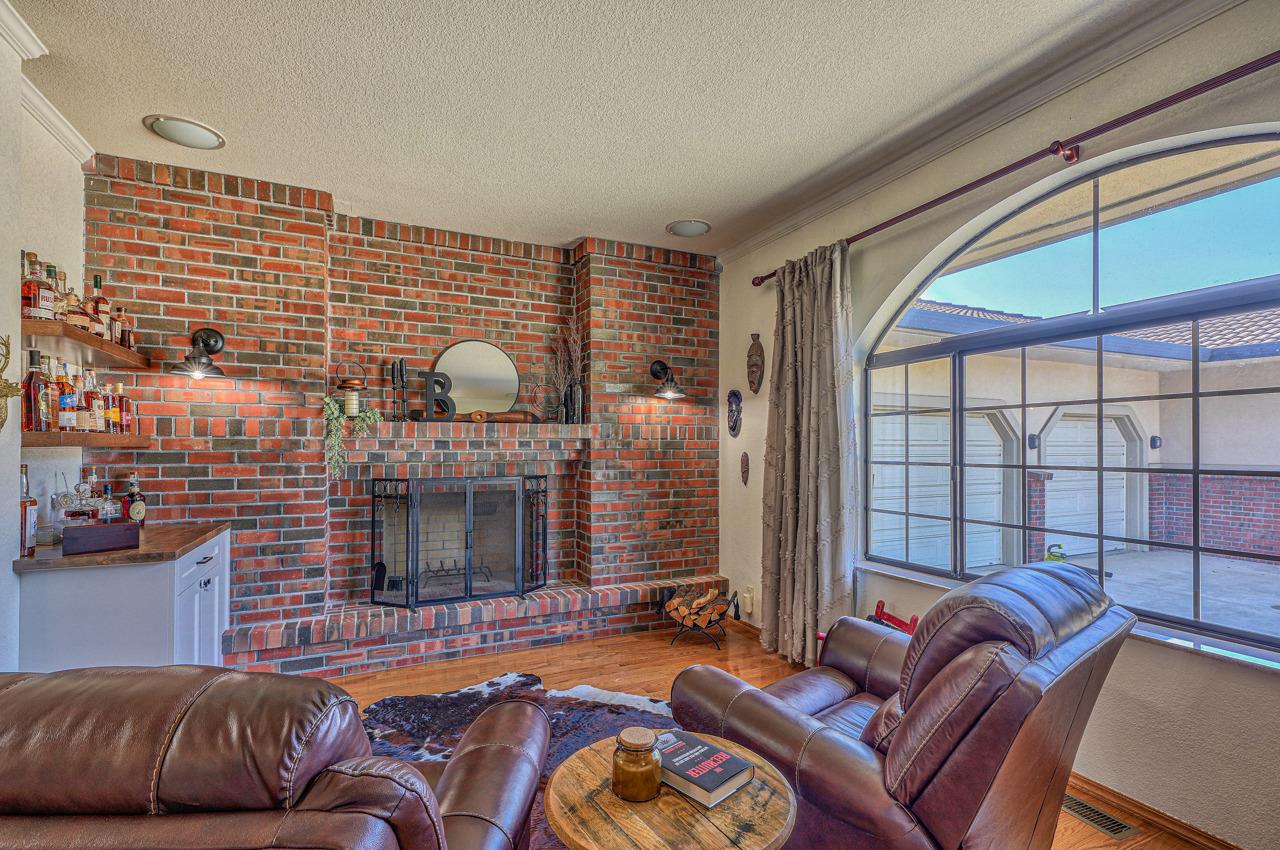 Detail Gallery Image 16 of 59 For 18590 Ranchito Del Rio Dr, Salinas,  CA 93908 - 4 Beds | 3 Baths