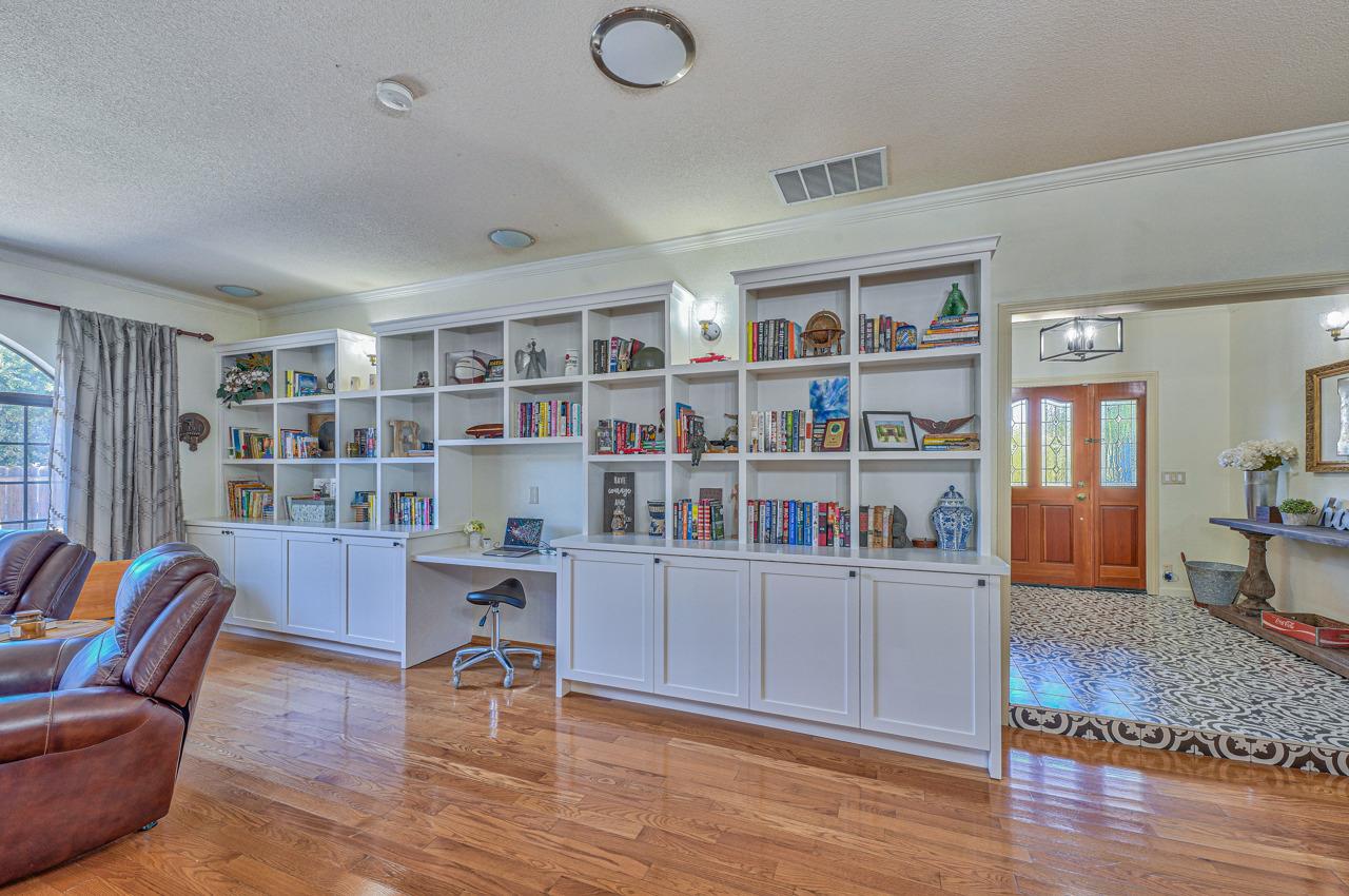 Detail Gallery Image 18 of 59 For 18590 Ranchito Del Rio Dr, Salinas,  CA 93908 - 4 Beds | 3 Baths
