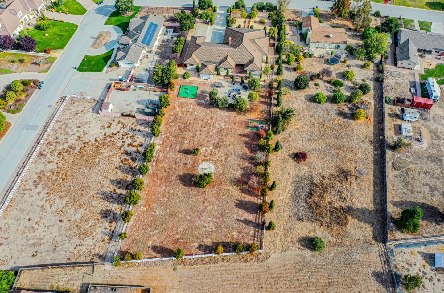 Detail Gallery Image 9 of 59 For 18590 Ranchito Del Rio Dr, Salinas,  CA 93908 - 4 Beds | 3 Baths