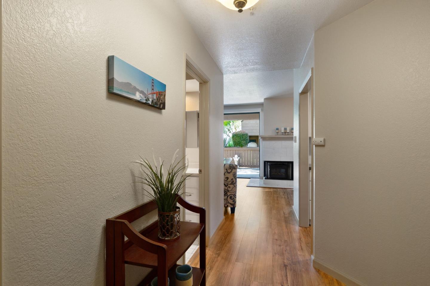 Detail Gallery Image 4 of 23 For 79 Pelican Ln, Redwood City,  CA 94065 - 2 Beds | 2 Baths