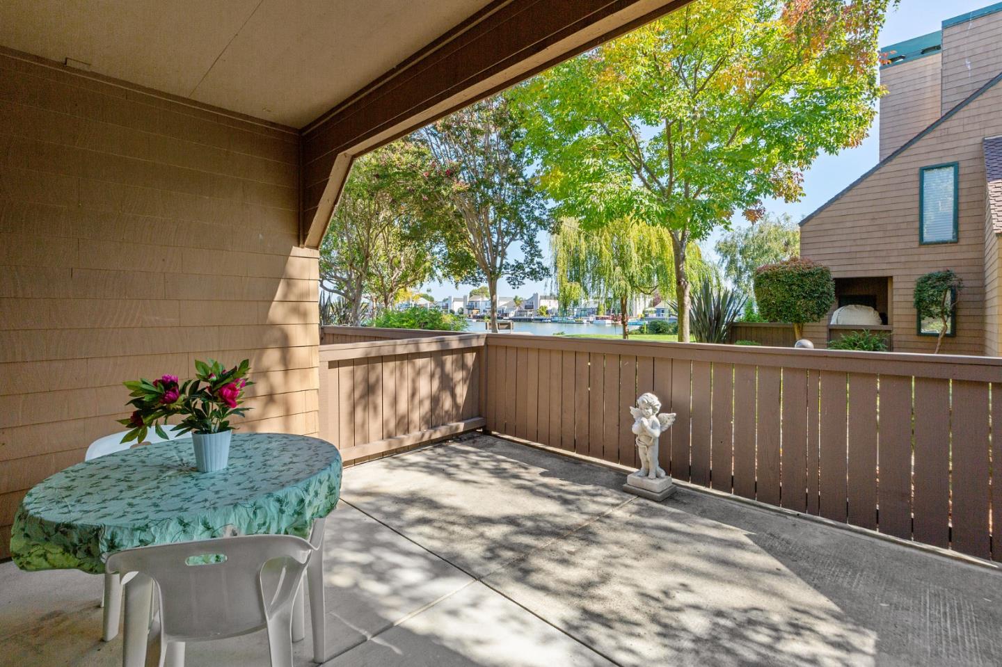 Detail Gallery Image 7 of 23 For 79 Pelican Ln, Redwood City,  CA 94065 - 2 Beds | 2 Baths