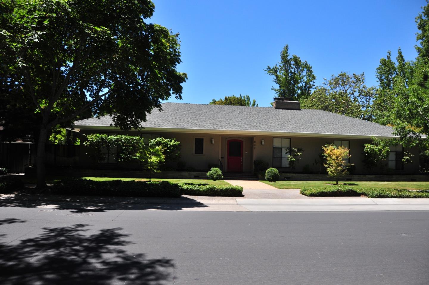 Detail Gallery Image 1 of 1 For 802 Center Dr, Palo Alto,  CA 94301 - 5 Beds | 3/1 Baths