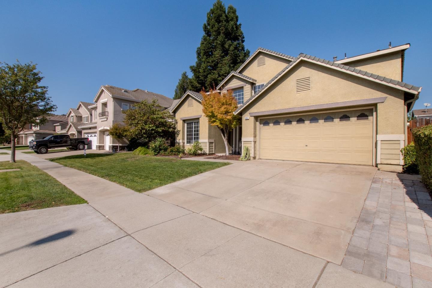 Detail Gallery Image 1 of 1 For 1451 Peregrine Dr, Gilroy,  CA 95020 - 5 Beds | 2/1 Baths