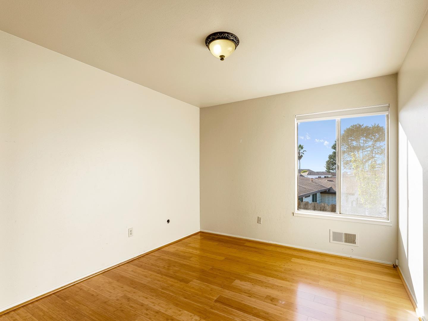 Detail Gallery Image 11 of 23 For 5 Mansell Ct, Seaside,  CA 93955 - 3 Beds | 2 Baths