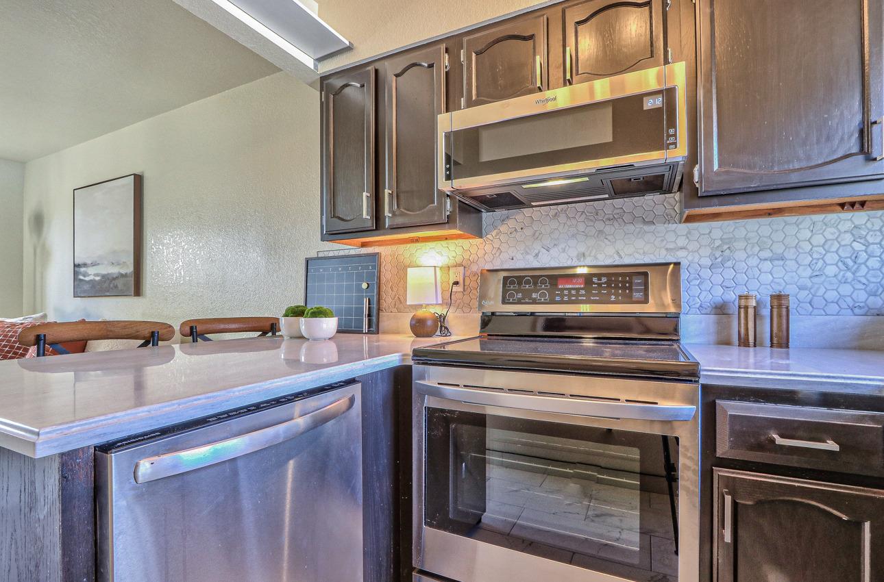 Detail Gallery Image 10 of 23 For 402 Watson St #8,  Monterey,  CA 93940 - 2 Beds | 2 Baths