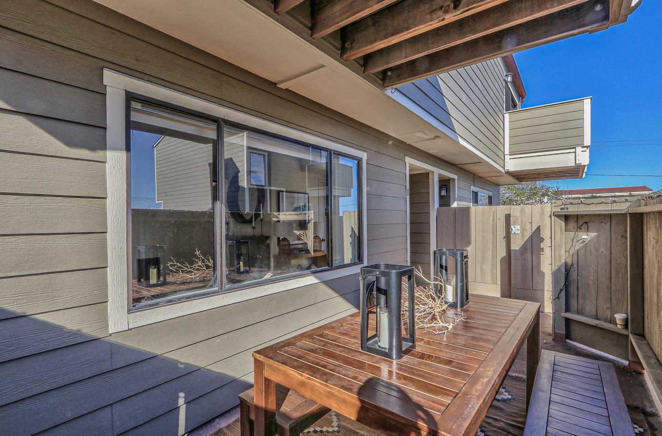 Detail Gallery Image 3 of 23 For 402 Watson St #8,  Monterey,  CA 93940 - 2 Beds | 2 Baths