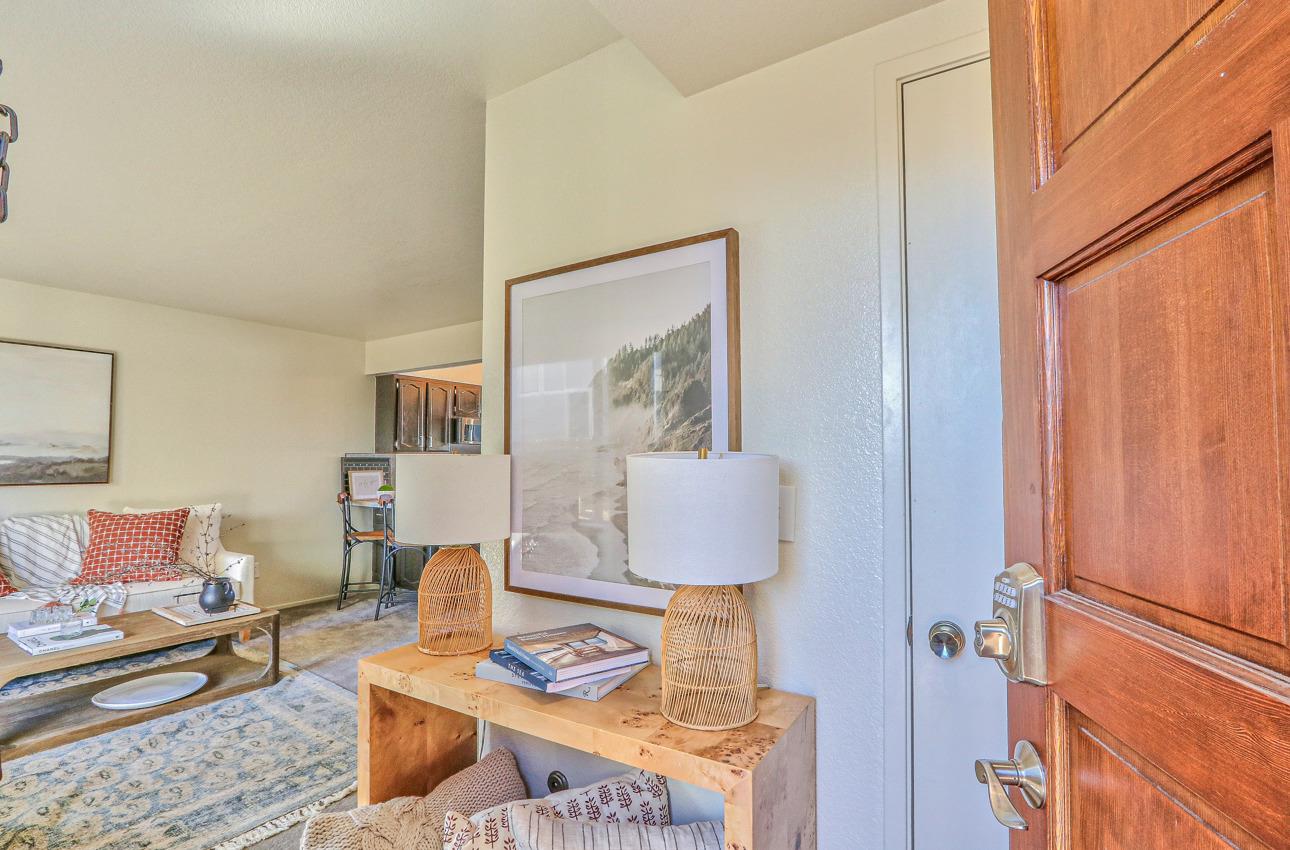 Detail Gallery Image 4 of 23 For 402 Watson St #8,  Monterey,  CA 93940 - 2 Beds | 2 Baths