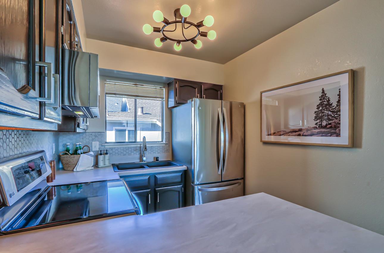 Detail Gallery Image 9 of 23 For 402 Watson St #8,  Monterey,  CA 93940 - 2 Beds | 2 Baths