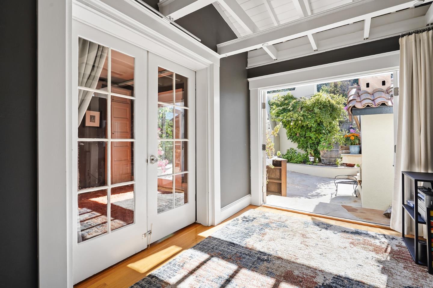 Detail Gallery Image 12 of 36 For 1249 Vancouver Ave, Burlingame,  CA 94010 - 4 Beds | 4 Baths