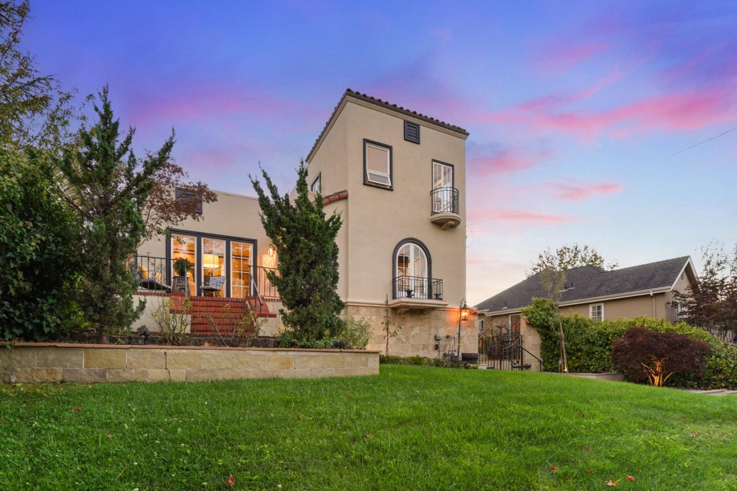 Detail Gallery Image 3 of 36 For 1249 Vancouver Ave, Burlingame,  CA 94010 - 4 Beds | 4 Baths