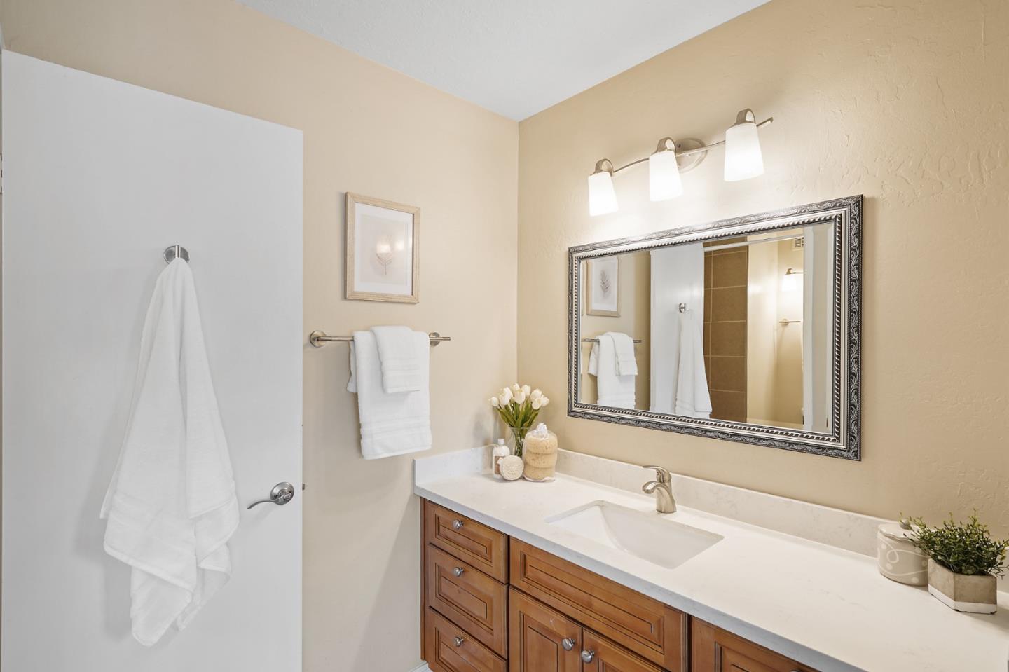 Detail Gallery Image 7 of 38 For 43 Gladys Ave, Mountain View,  CA 94043 - 2 Beds | 2 Baths