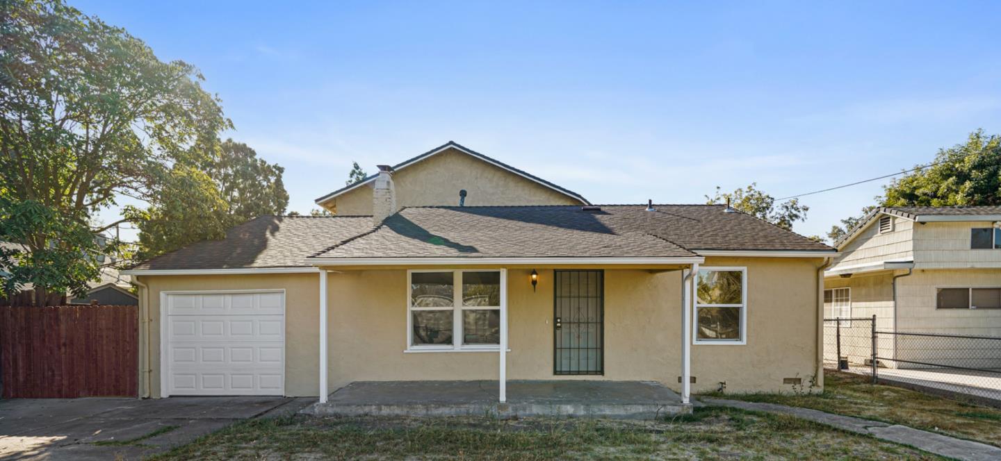 Detail Gallery Image 1 of 1 For 1948 Canal Dr, Stockton,  CA 95204 - 4 Beds | 2 Baths