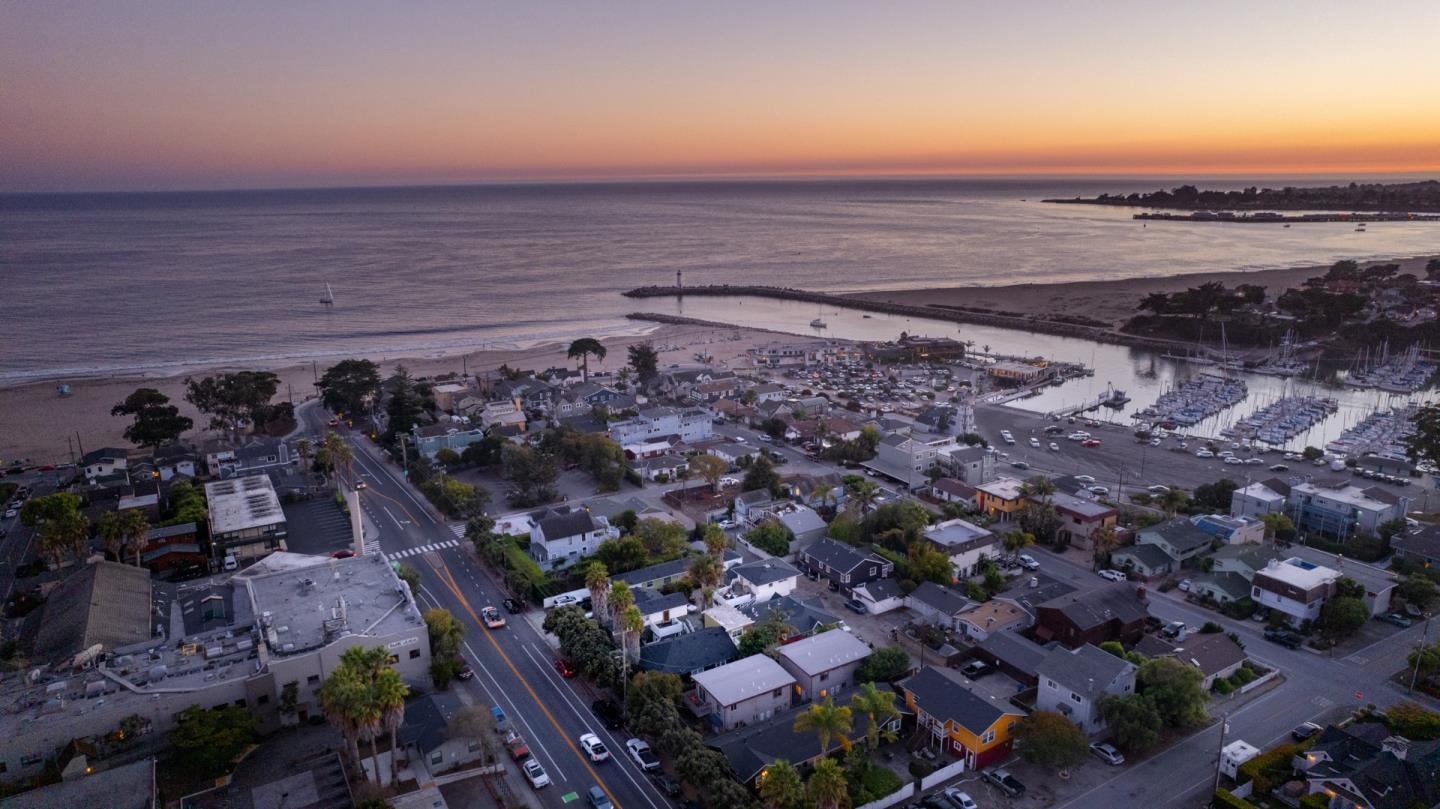 Detail Gallery Image 61 of 67 For 225-241 7th Ave, Santa Cruz,  CA 95062 - 15 Beds | 13 Baths