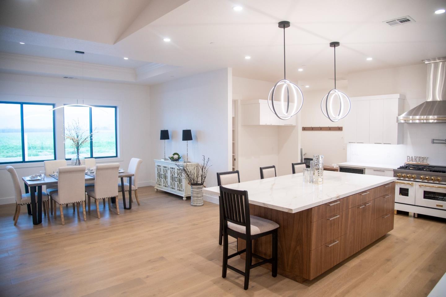 Detail Gallery Image 8 of 62 For 307 Pacheco Creek Ln, Hollister,  CA 95023 - 4 Beds | 3 Baths