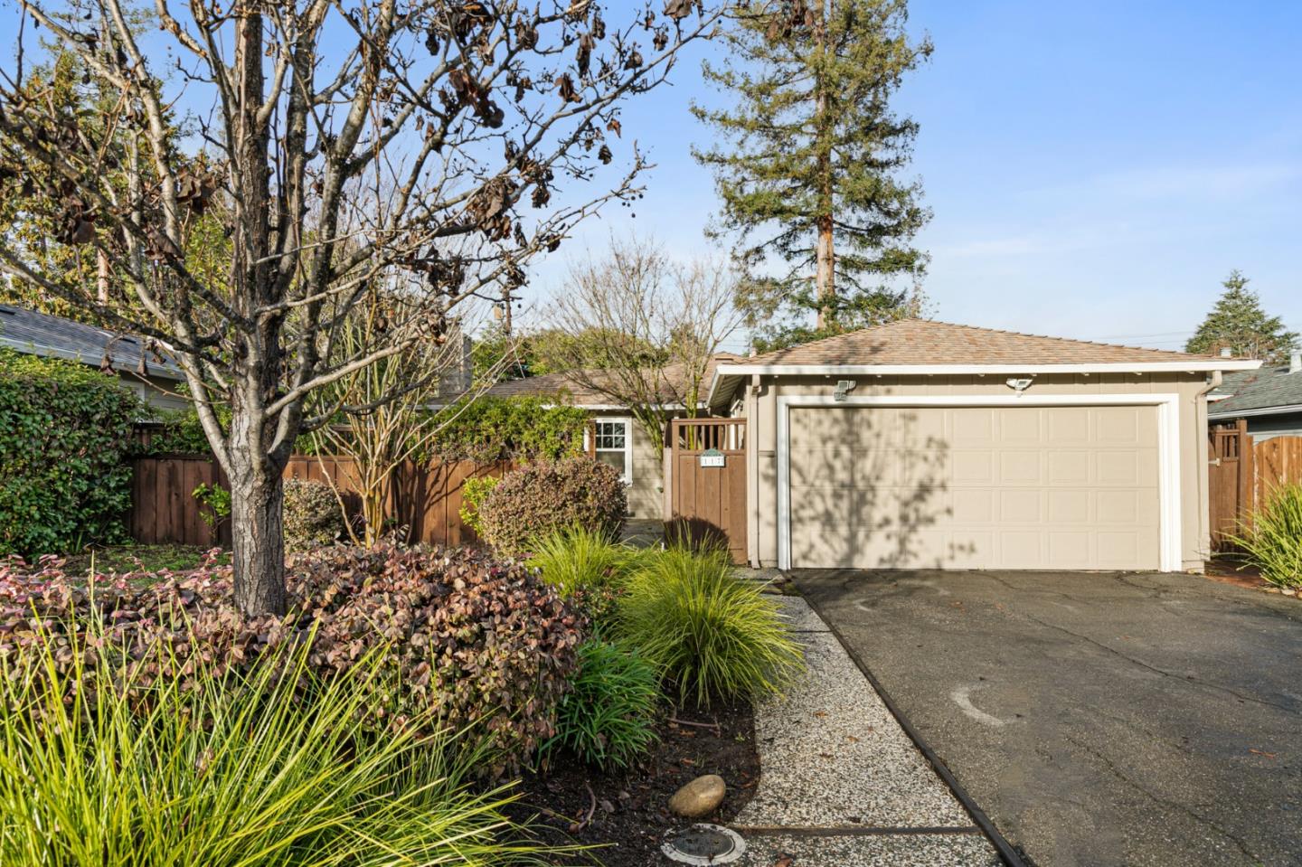 Detail Gallery Image 1 of 1 For 117 Hedge Rd, Menlo Park,  CA 94025 - 3 Beds | 2 Baths