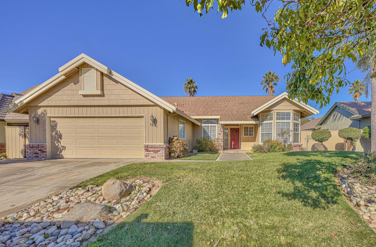 Detail Gallery Image 1 of 33 For 1641 Harrod Way, Salinas,  CA 93906 - 4 Beds | 2 Baths