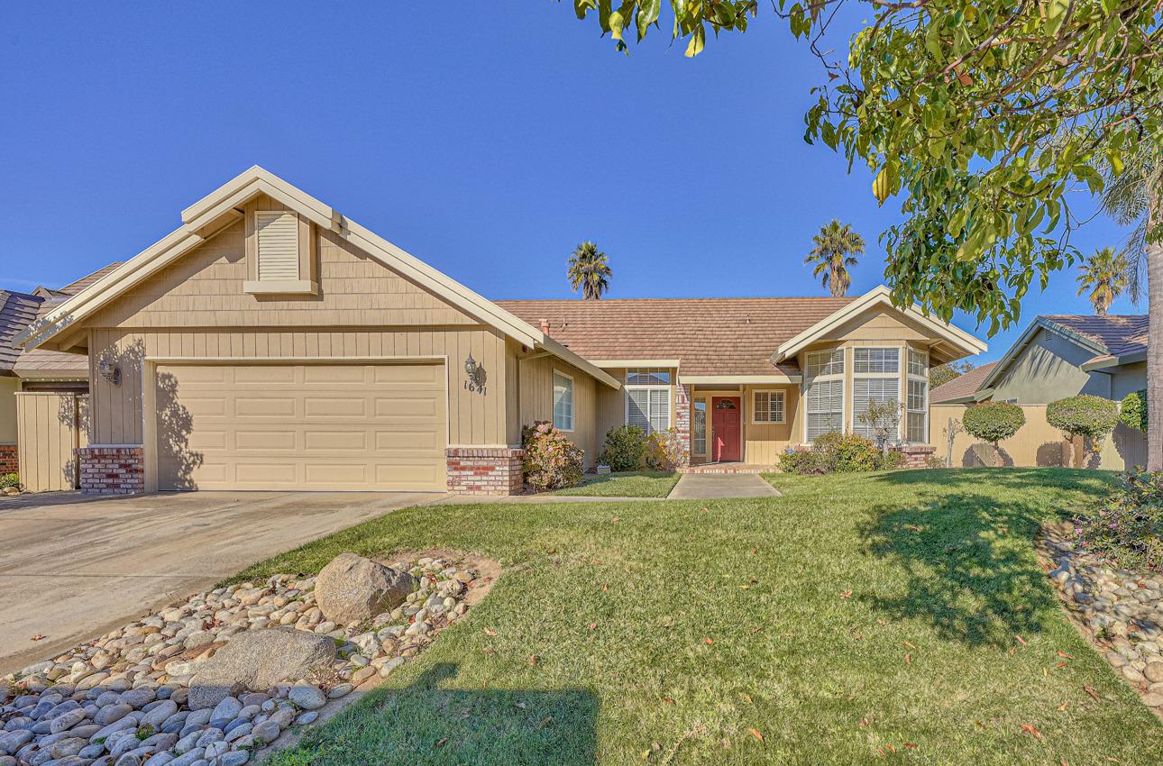 Detail Gallery Image 1 of 1 For 1641 Harrod Way, Salinas,  CA 93906 - 4 Beds | 2 Baths