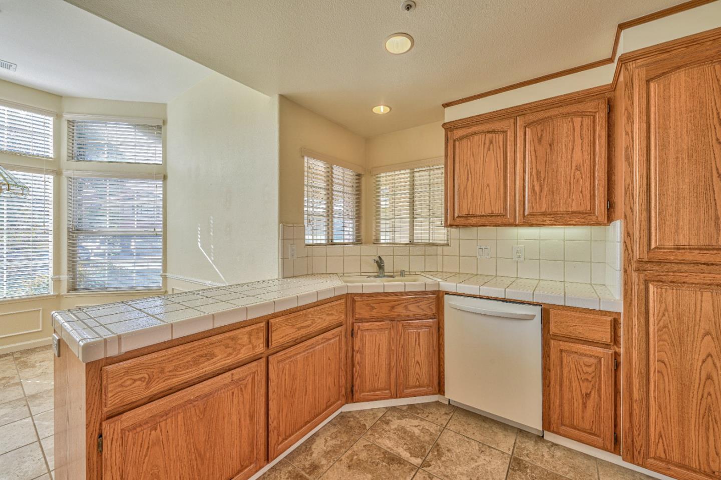 Detail Gallery Image 12 of 33 For 1641 Harrod Way, Salinas,  CA 93906 - 4 Beds | 2 Baths