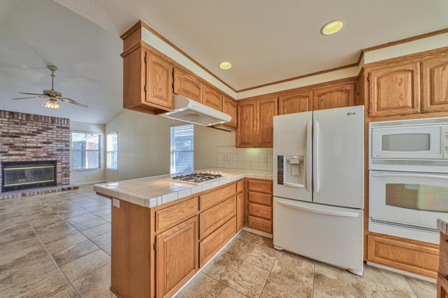 Detail Gallery Image 13 of 33 For 1641 Harrod Way, Salinas,  CA 93906 - 4 Beds | 2 Baths