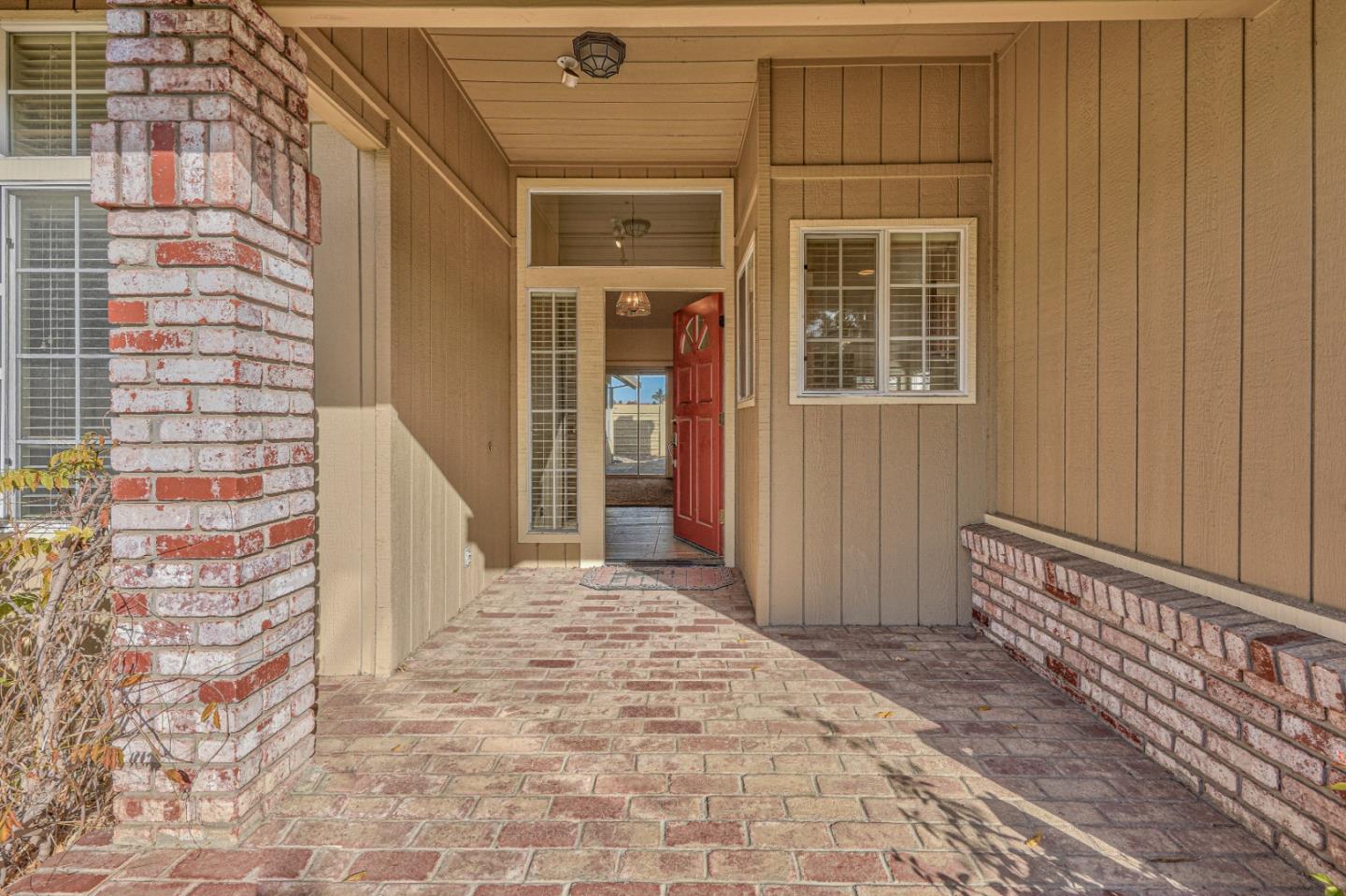 Detail Gallery Image 2 of 33 For 1641 Harrod Way, Salinas,  CA 93906 - 4 Beds | 2 Baths