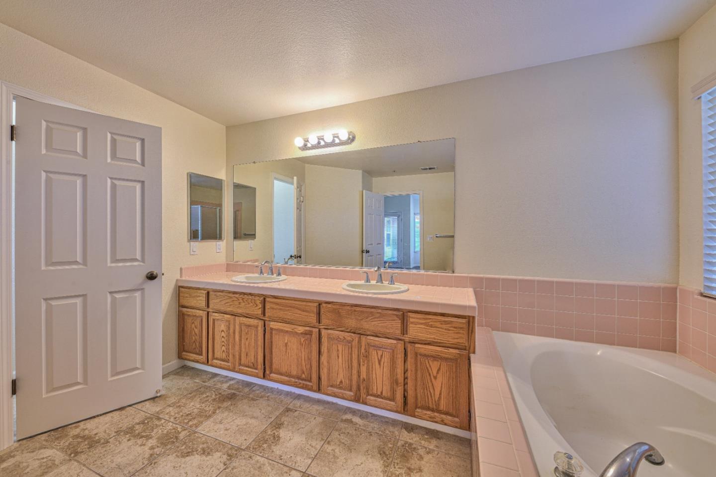 Detail Gallery Image 20 of 33 For 1641 Harrod Way, Salinas,  CA 93906 - 4 Beds | 2 Baths