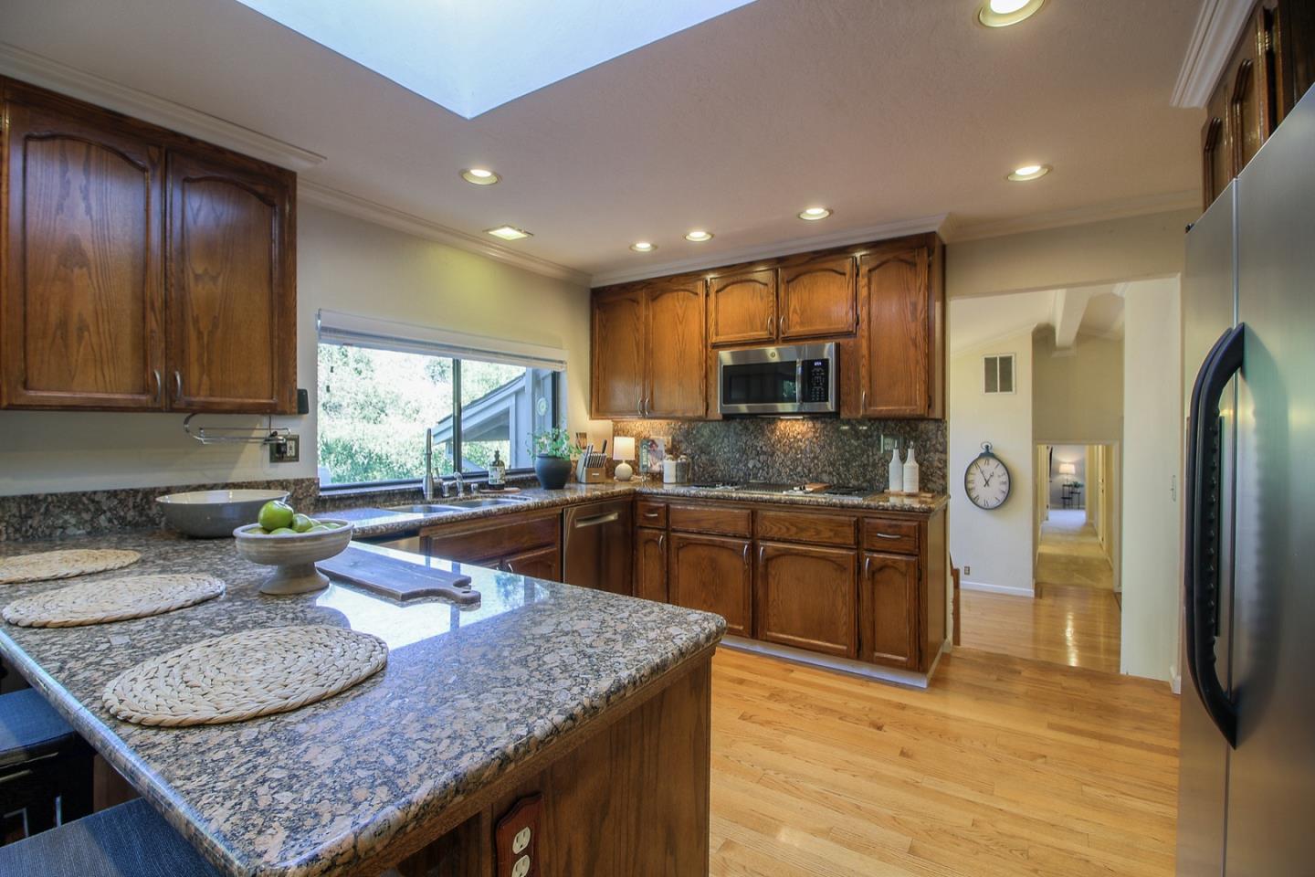Detail Gallery Image 17 of 61 For 2820 Holiday Ct, Morgan Hill,  CA 95037 - 6 Beds | 4 Baths