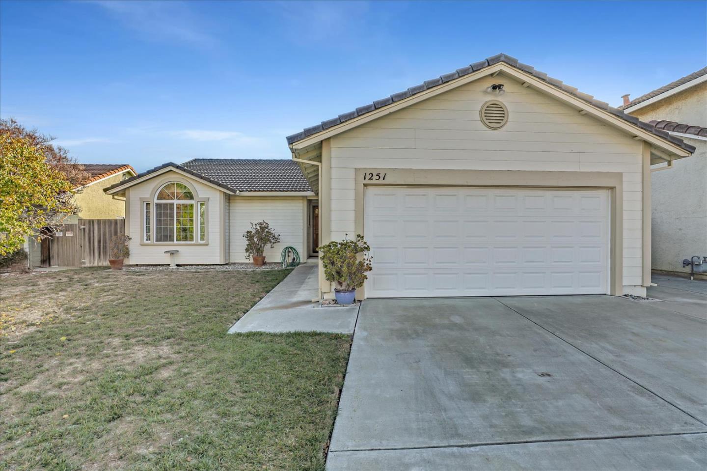 Detail Gallery Image 1 of 1 For 1251 Versailles Dr, Hollister,  CA 95023 - 3 Beds | 2 Baths