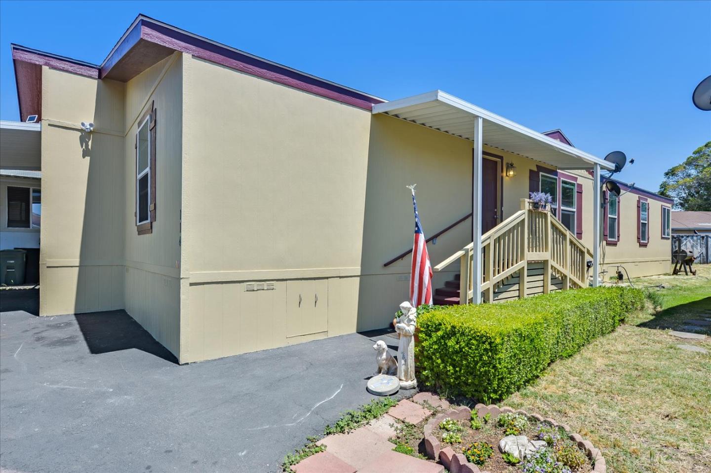 Detail Gallery Image 2 of 42 For 1885 E Bayshore Rd #114,  East Palo Alto,  CA 94303 - 3 Beds | 2 Baths