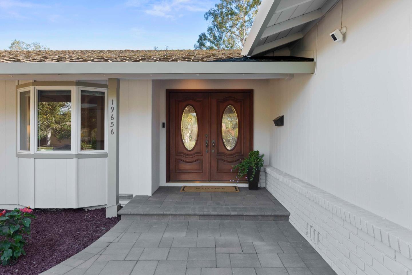 Detail Gallery Image 10 of 53 For 19656 Braemar Dr, Saratoga,  CA 95070 - 5 Beds | 3/1 Baths