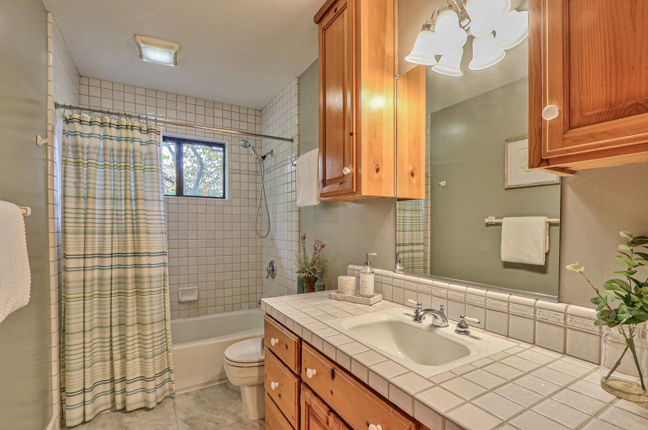 Detail Gallery Image 26 of 65 For 1965 Hayes Ln, San Martin,  CA 95046 - 4 Beds | 3/1 Baths