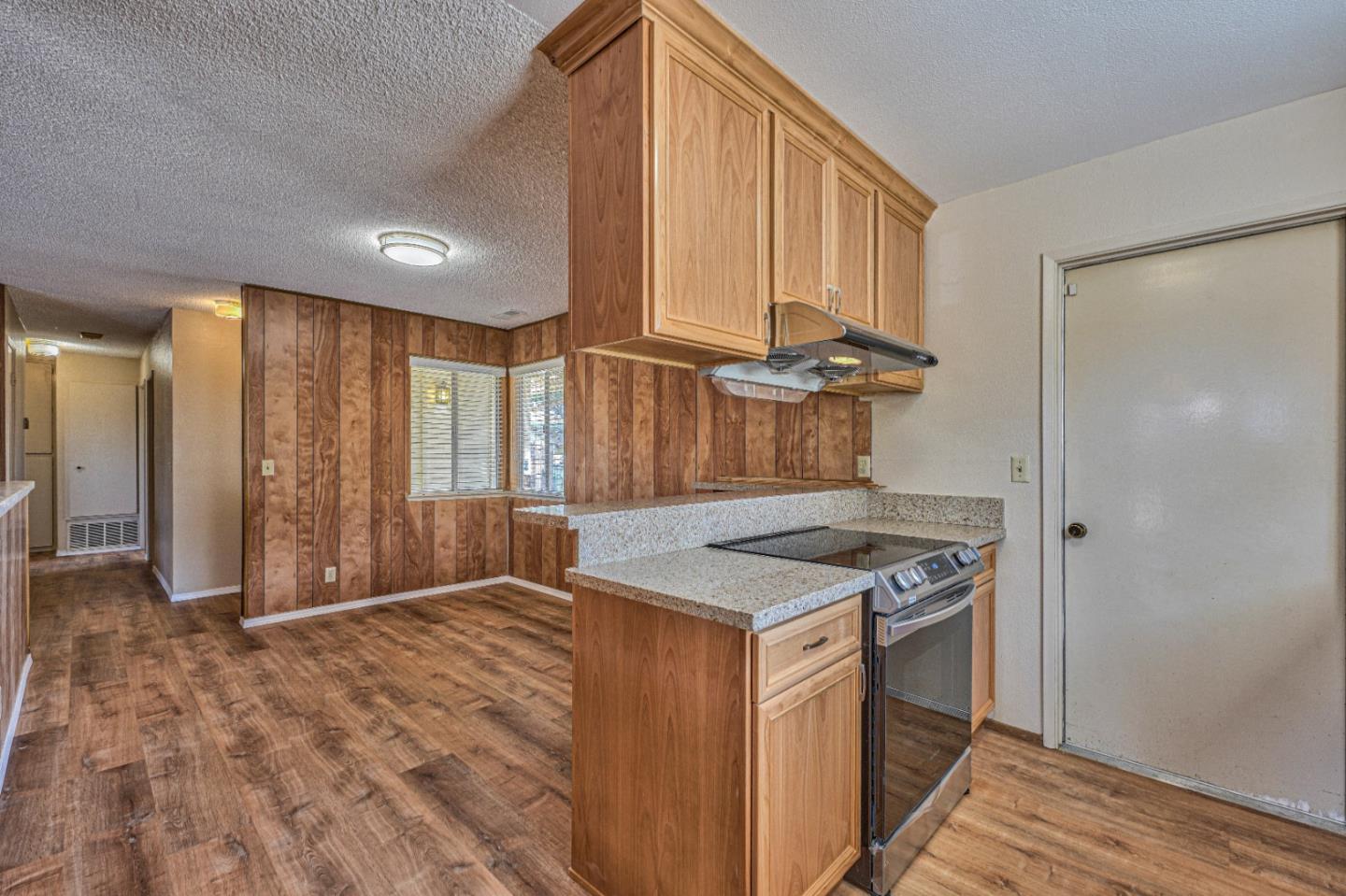 Detail Gallery Image 12 of 31 For 985 Stokes Way, Salinas,  CA 93907 - 3 Beds | 2 Baths