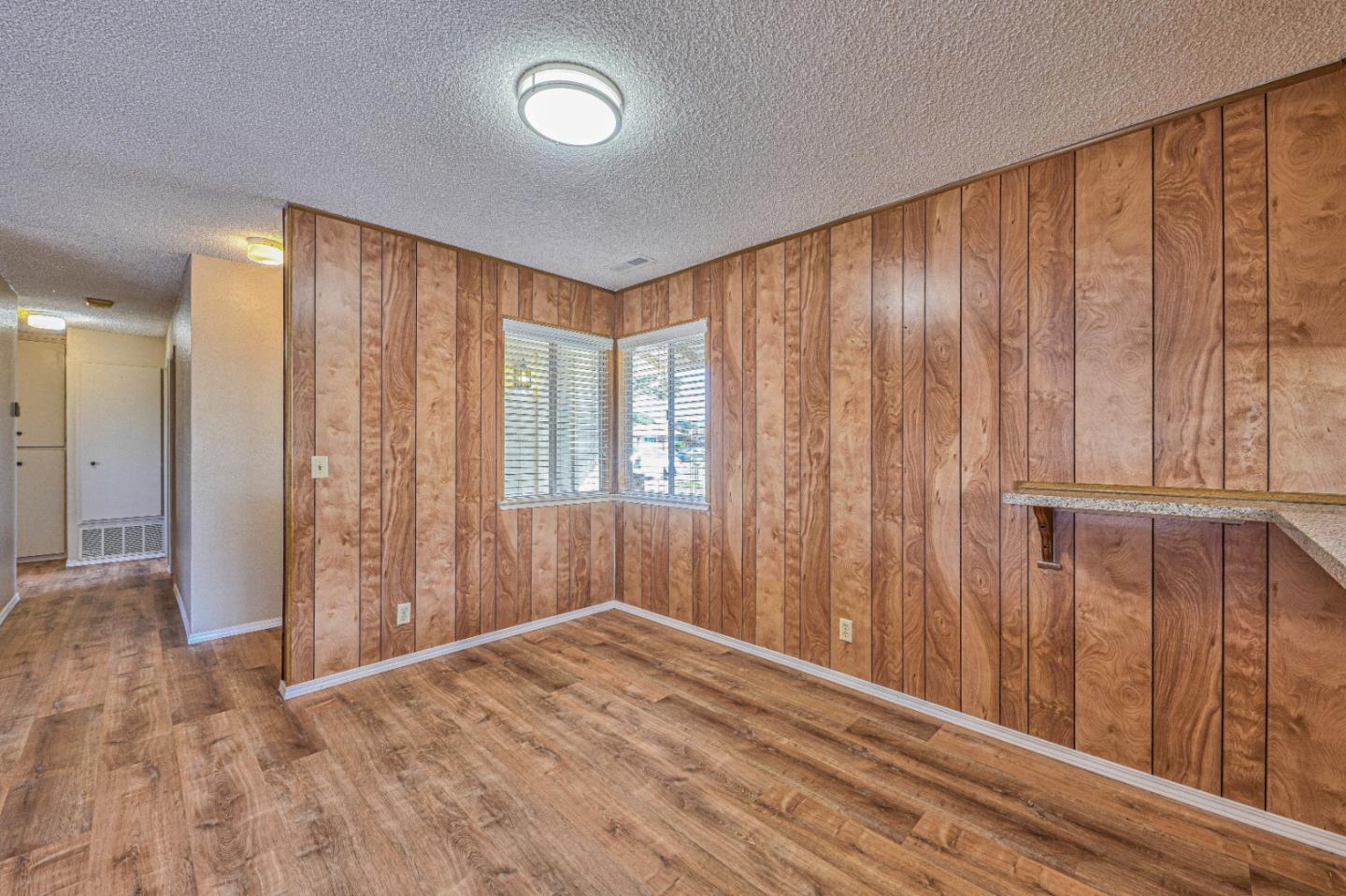 Detail Gallery Image 14 of 31 For 985 Stokes Way, Salinas,  CA 93907 - 3 Beds | 2 Baths