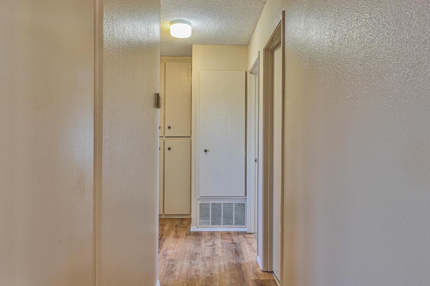 Detail Gallery Image 17 of 31 For 985 Stokes Way, Salinas,  CA 93907 - 3 Beds | 2 Baths