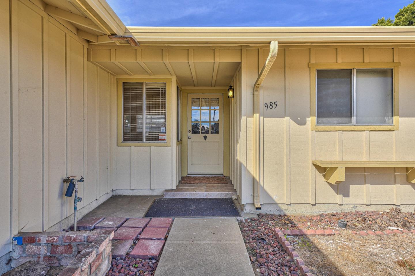 Detail Gallery Image 2 of 31 For 985 Stokes Way, Salinas,  CA 93907 - 3 Beds | 2 Baths