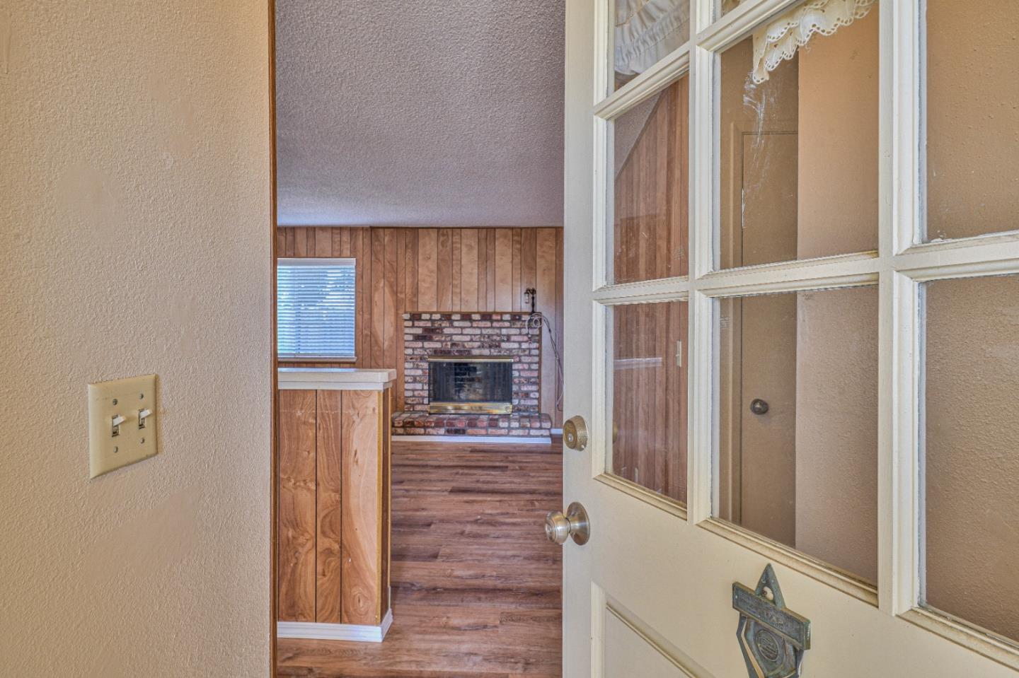 Detail Gallery Image 3 of 31 For 985 Stokes Way, Salinas,  CA 93907 - 3 Beds | 2 Baths