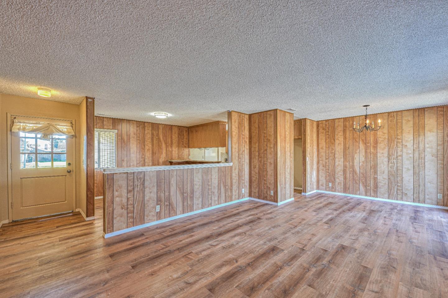 Detail Gallery Image 5 of 31 For 985 Stokes Way, Salinas,  CA 93907 - 3 Beds | 2 Baths