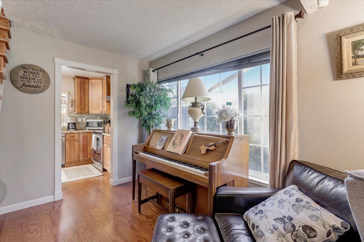 Detail Gallery Image 12 of 69 For 1930 Avenida De Las Rosas, Santa Clara,  CA 95054 - 4 Beds | 2 Baths