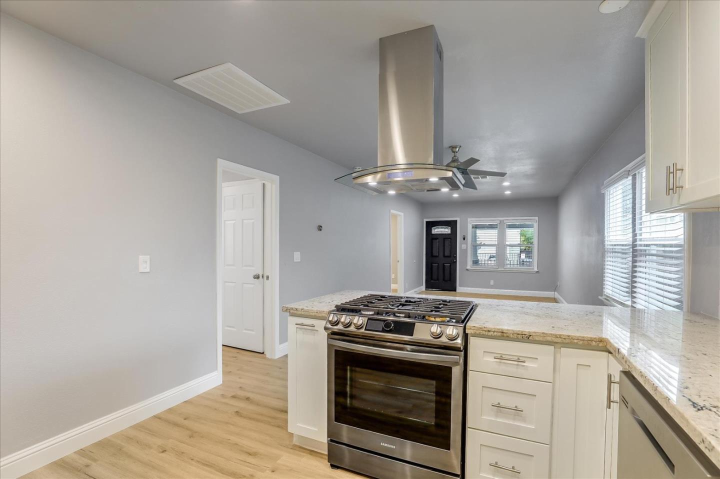 Detail Gallery Image 9 of 24 For 3101 44th St, Sacramento,  CA 95817 - 2 Beds | 2 Baths