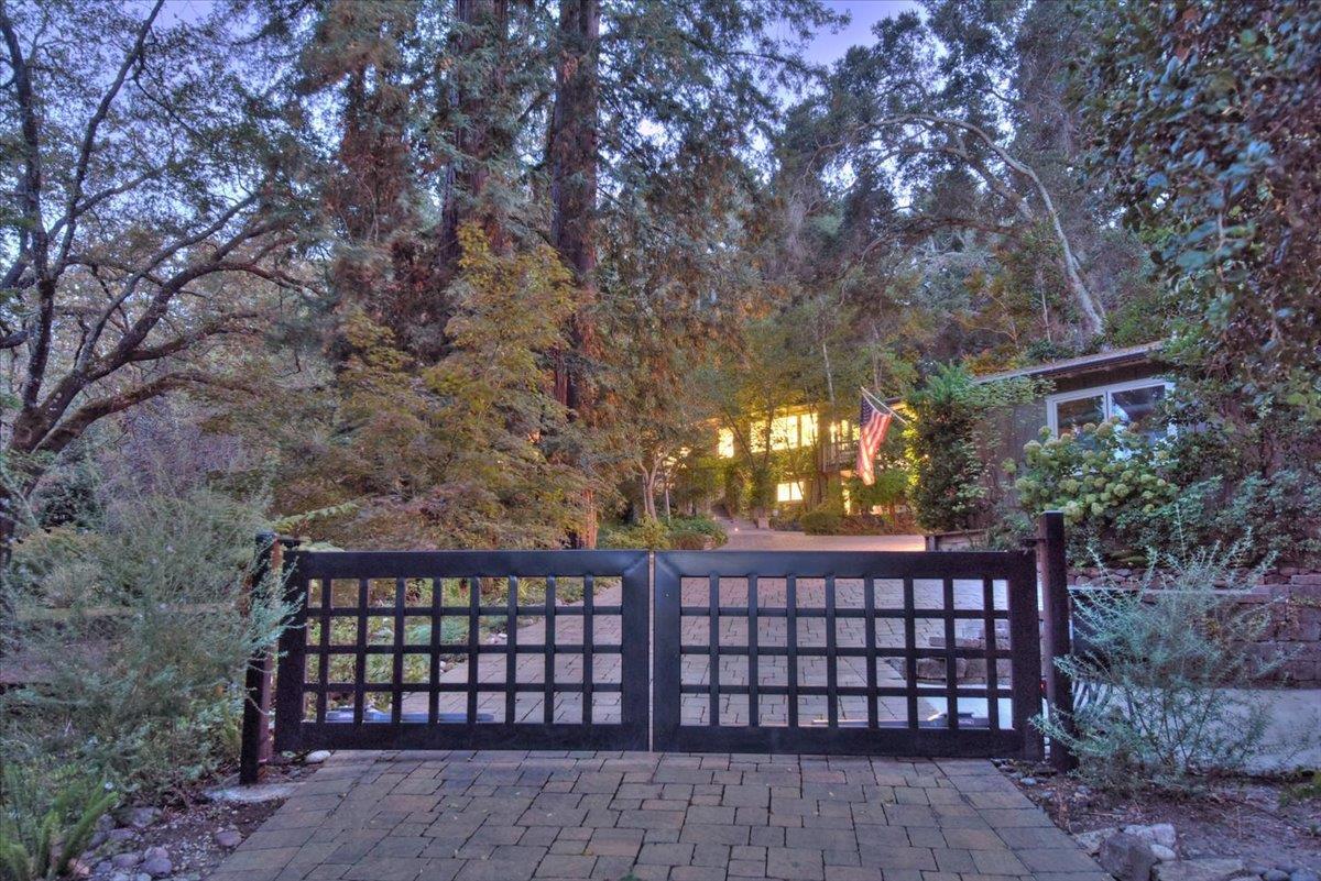 Detail Gallery Image 1 of 66 For 1077 Portola Rd, Portola Valley,  CA 94028 - 5 Beds | 3/1 Baths