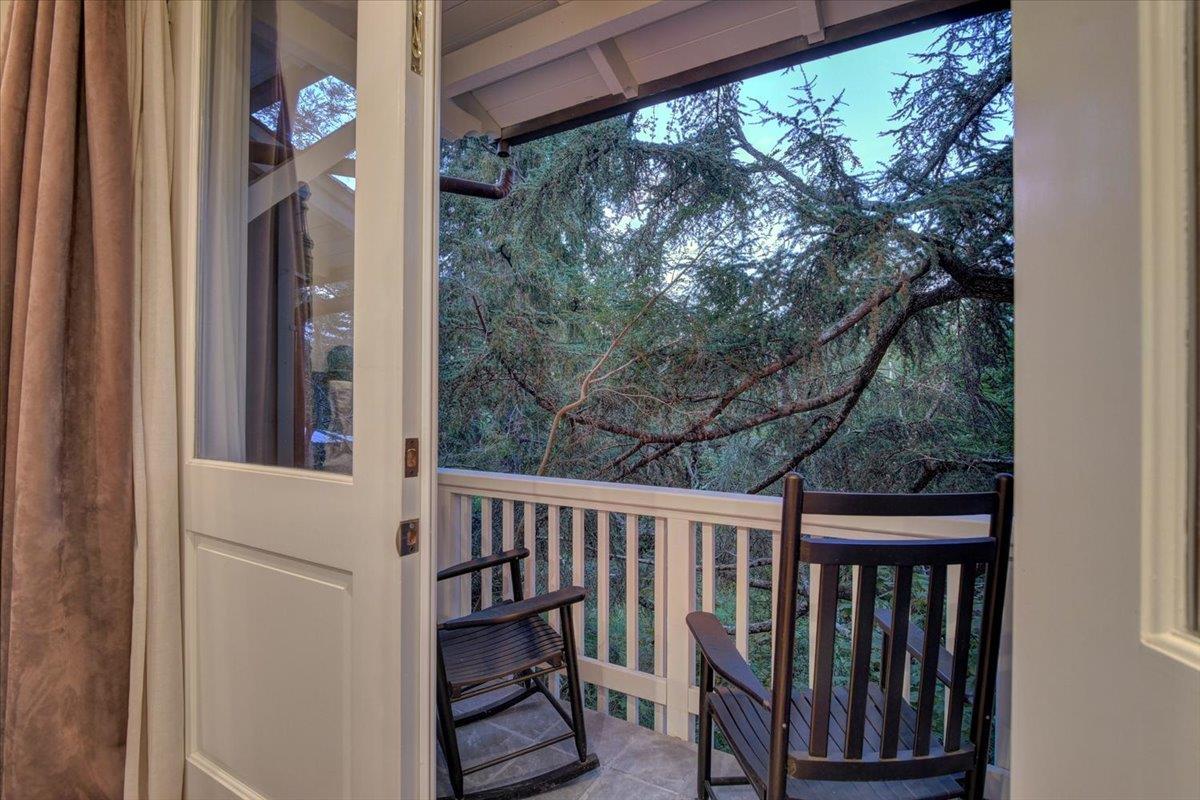 Detail Gallery Image 26 of 66 For 1077 Portola Rd, Portola Valley,  CA 94028 - 5 Beds | 3/1 Baths
