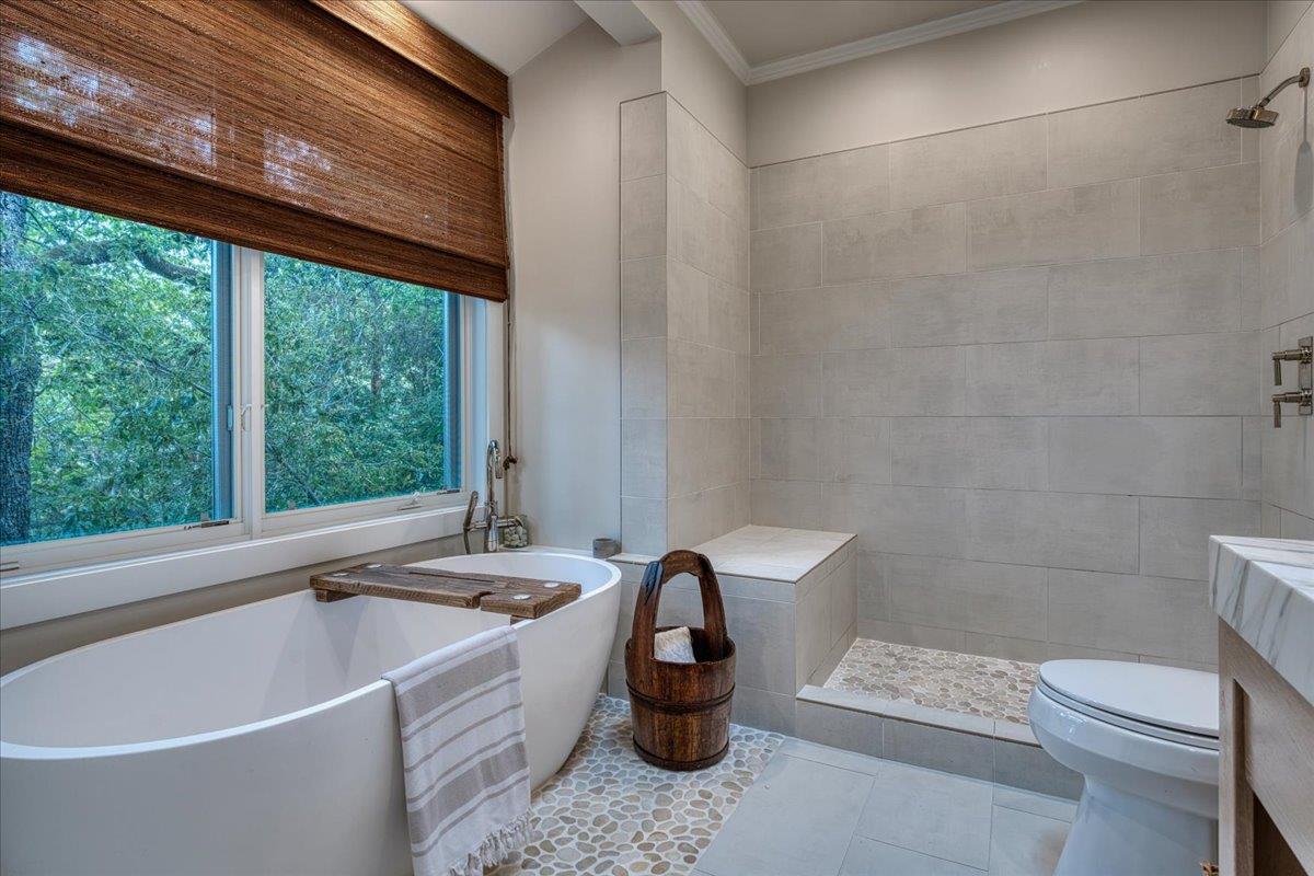 Detail Gallery Image 31 of 66 For 1077 Portola Rd, Portola Valley,  CA 94028 - 5 Beds | 3/1 Baths