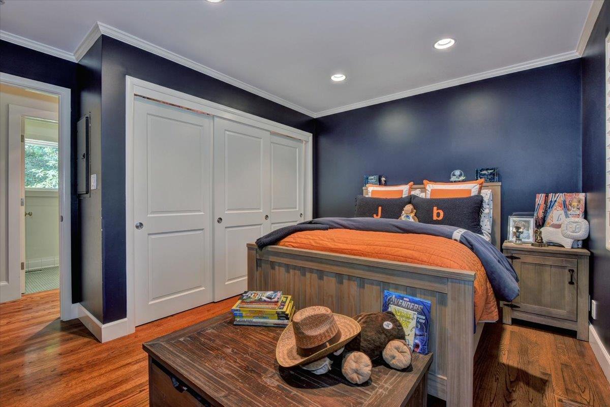 Detail Gallery Image 34 of 66 For 1077 Portola Rd, Portola Valley,  CA 94028 - 5 Beds | 3/1 Baths