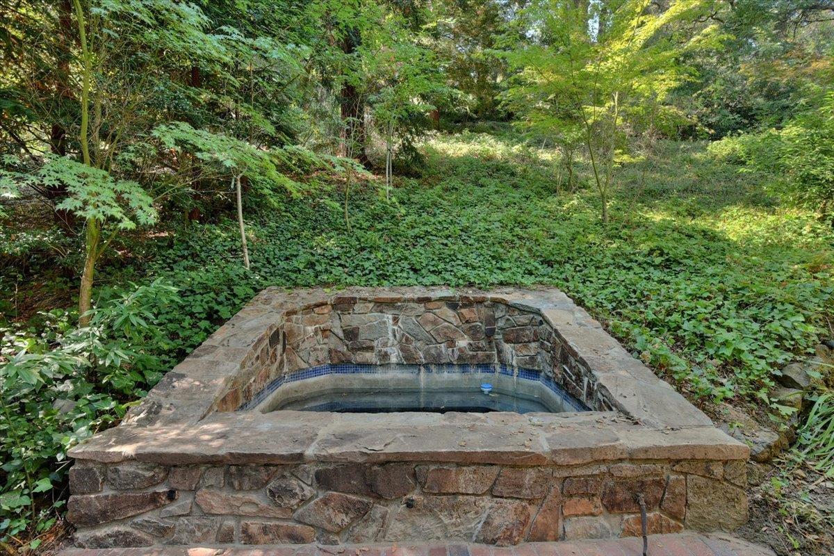 Detail Gallery Image 46 of 66 For 1077 Portola Rd, Portola Valley,  CA 94028 - 5 Beds | 3/1 Baths