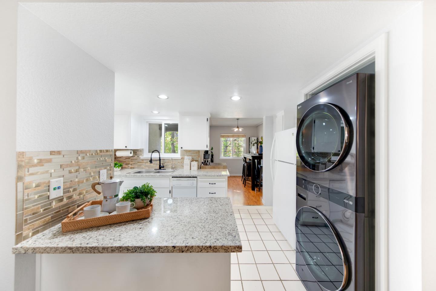 Detail Gallery Image 11 of 24 For 380 S 11th St, San Jose,  CA 95112 - 2 Beds | 2/1 Baths